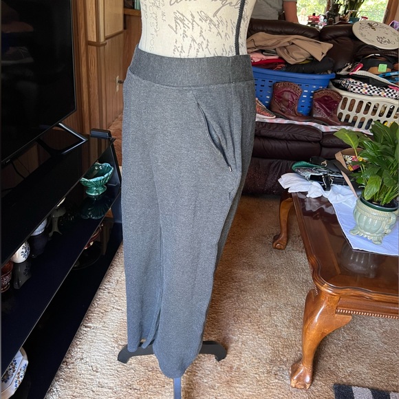 Duluth Trading Co Women's Size Small x 33 Gray Pull on Pant Rayon Blend Ponte. - Picture 9 of 16